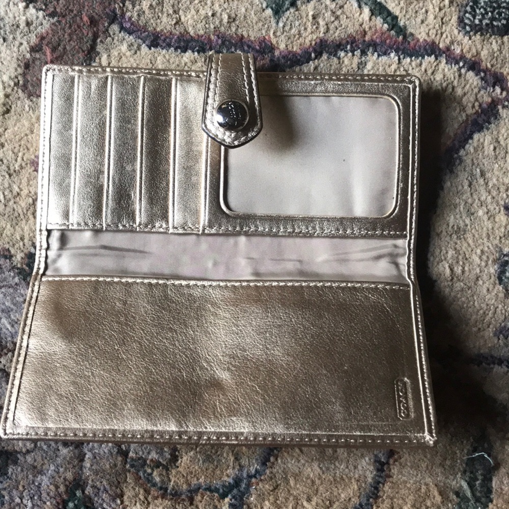Coach - Picture 3 of 3